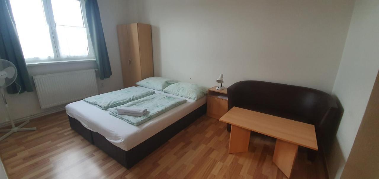 Pod Vinici Hotell Mikulov Exteriör bild