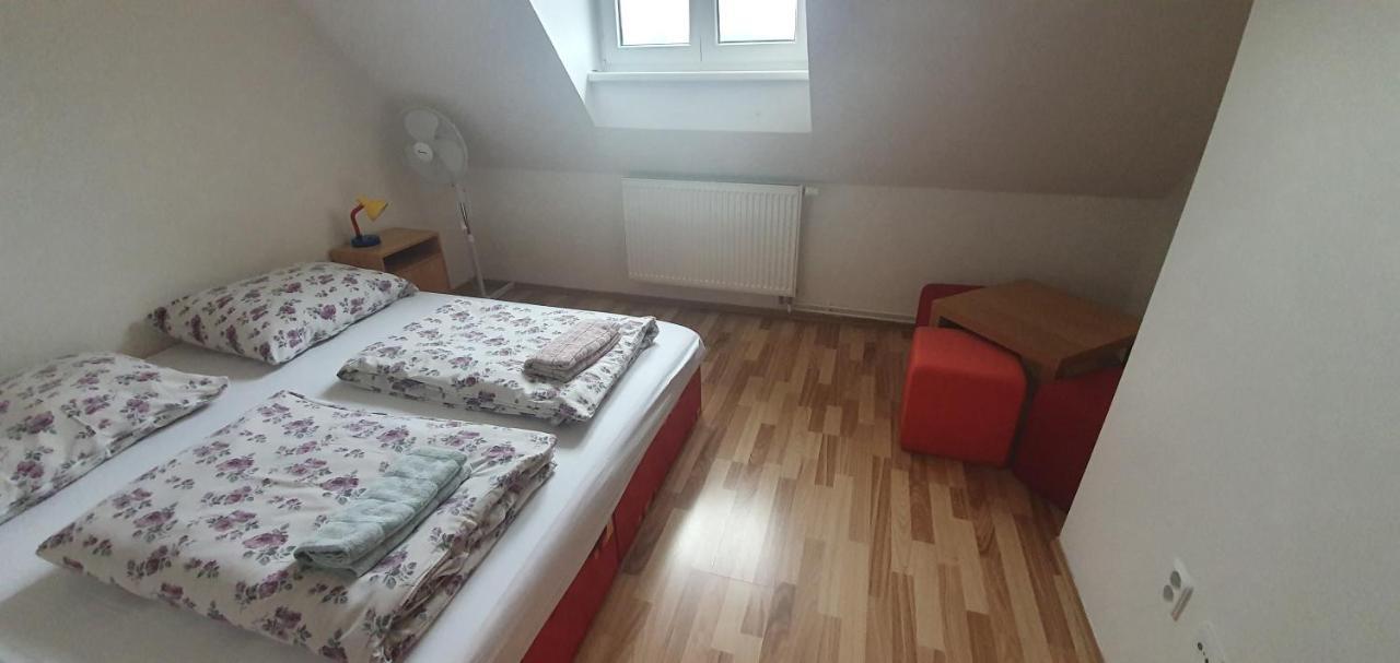 Pod Vinici Hotell Mikulov Exteriör bild